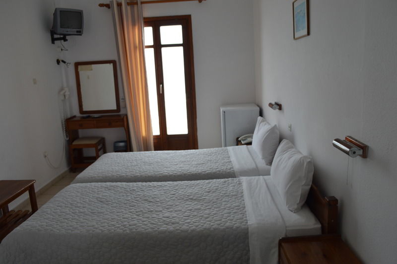 Artemis Hotel Agios Stefanos  Bagian luar foto
