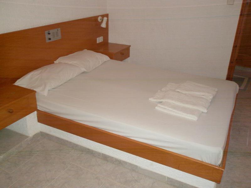 Artemis Hotel Agios Stefanos  Bagian luar foto